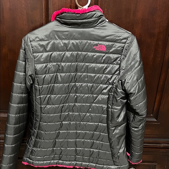 The North Face Charcoal and Fuchsia Quilted Jacket - Picture 2 of 4
